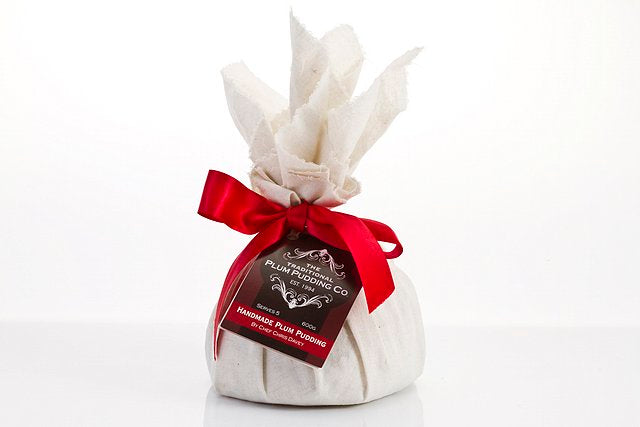 Traditional Christmas Plum Pudding 600 g – handmade festive pudding with brandy, vine fruits, almonds and spices. Serves 5, perfect for Christmas hampers.